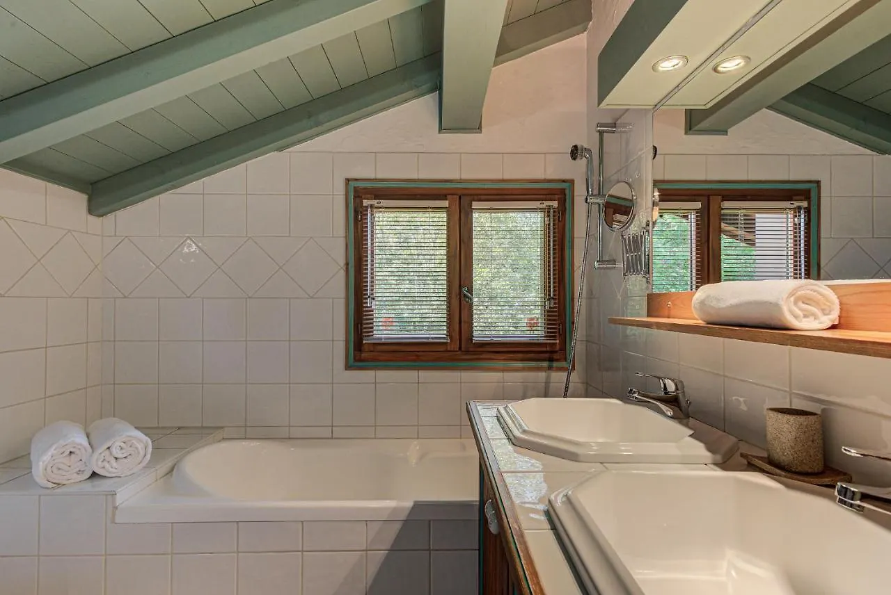 Chalet Blackbushe - Traditional Chalet - Alpes Travel - Sleeps 4-6 Les Houches