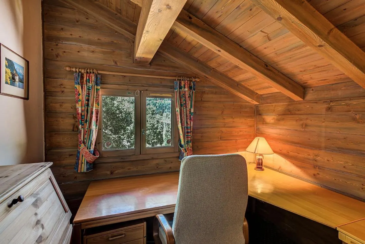 Chalet Blackbushe - Traditional Chalet - Alpes Travel - Sleeps 4-6 Les Houches
