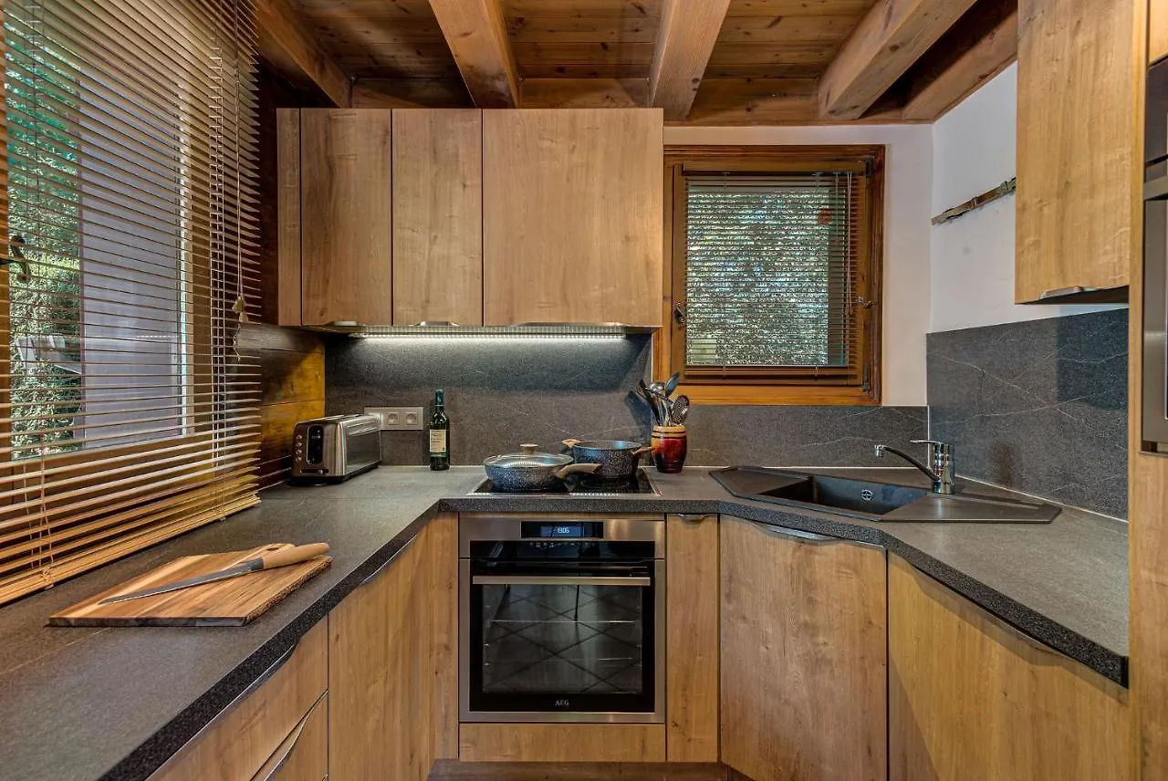 Chalet Blackbushe - Traditional Chalet - Alpes Travel - Sleeps 4-6 Les Houches
