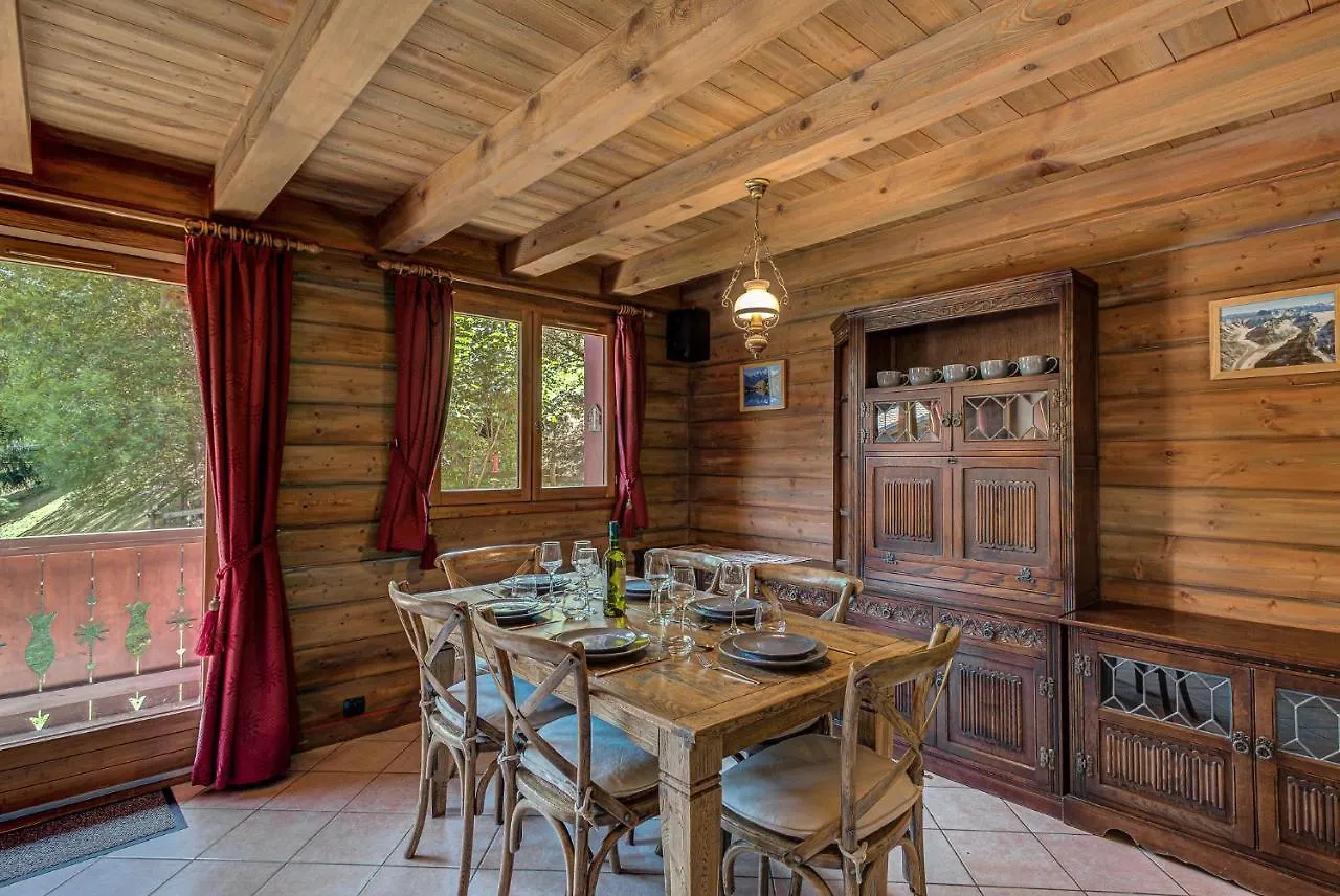 Chalet Blackbushe - Traditional Chalet - Alpes Travel - Sleeps 4-6 Les Houches