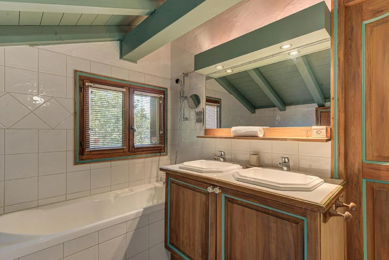 Chalet Blackbushe - Traditional Chalet - Alpes Travel - Sleeps 4-6 Les Houches